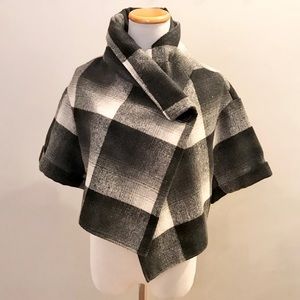 NWOT Plaid Asymmetrical Cropped Short Sleeve